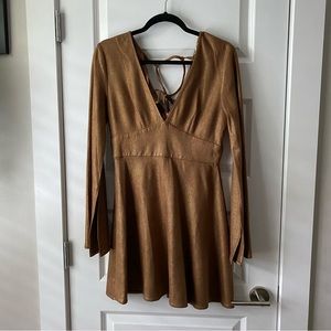 Molly Green Split Hem Long Bell Sleeve Gold V Neck Mini Dress Medium